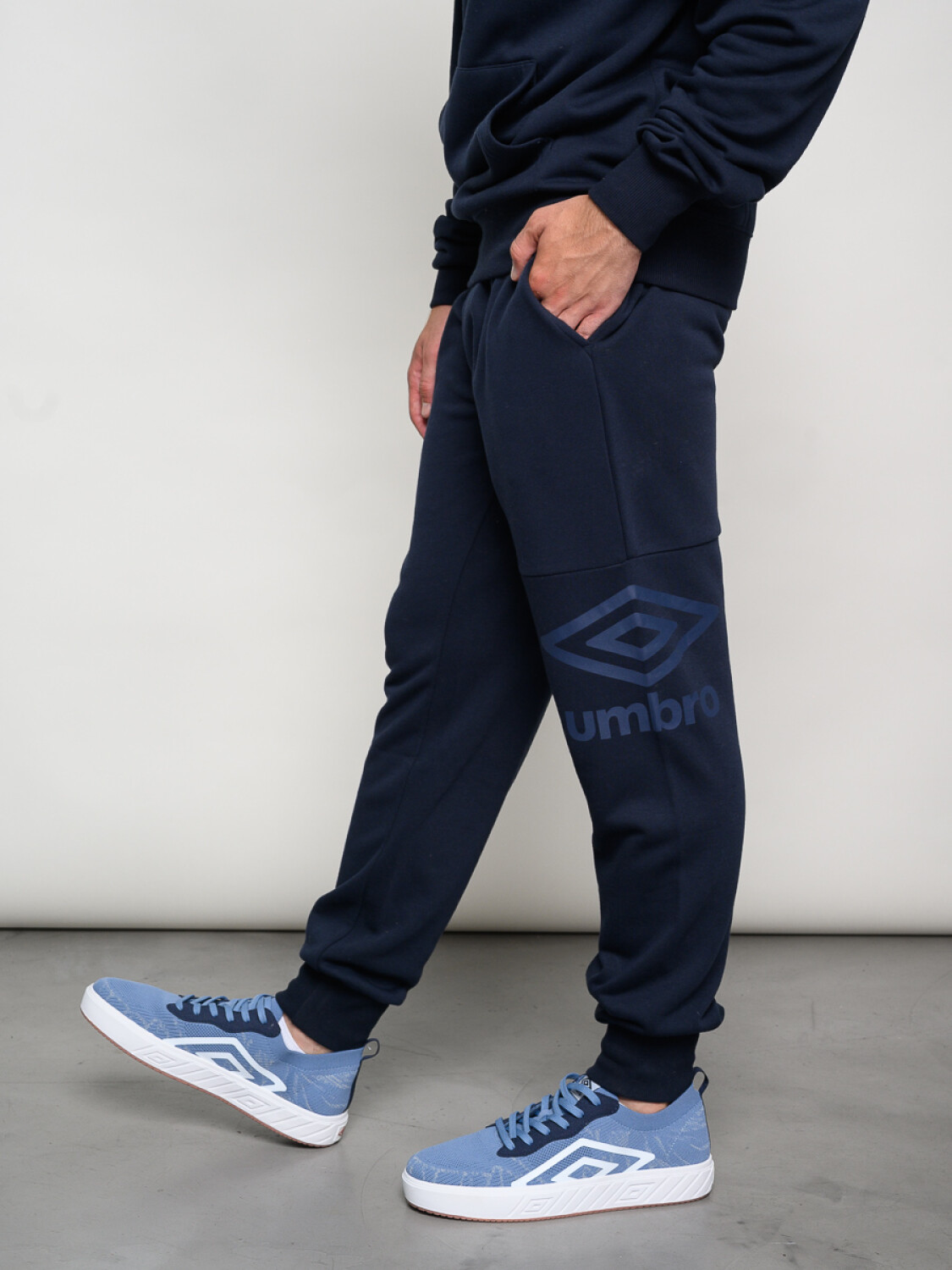 Umbro Men's Sweeper Pant, Black Beauty
