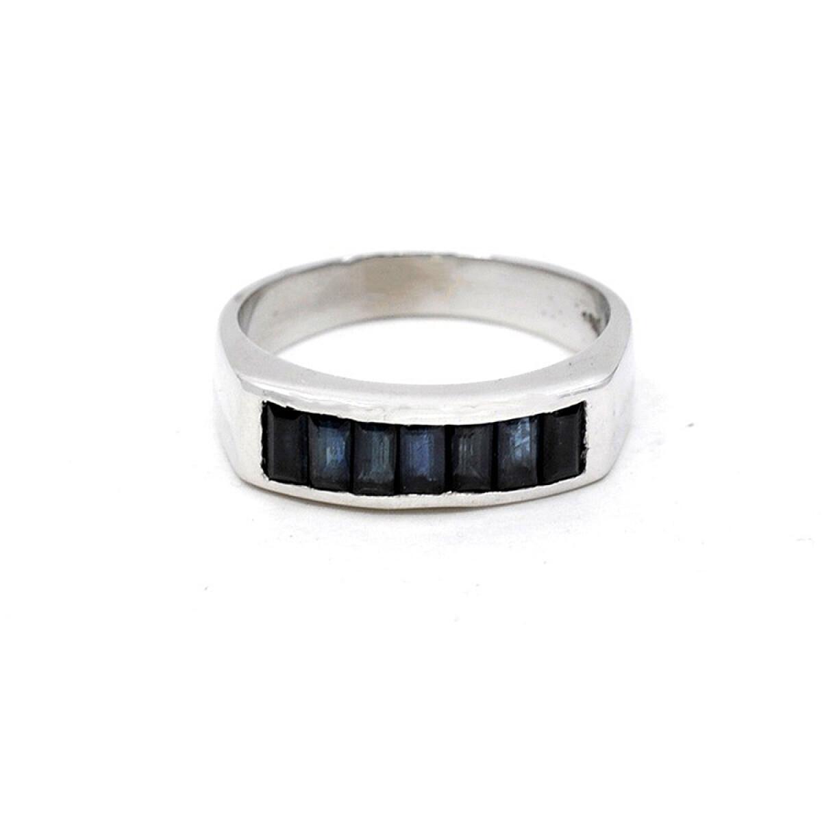 Anillo En Oro Blanco 18K Con Zafiros Baguette 