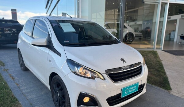 Peugeot 108 Allure 1,0 - 2015 Peugeot 108 Allure 1,0 - 2015