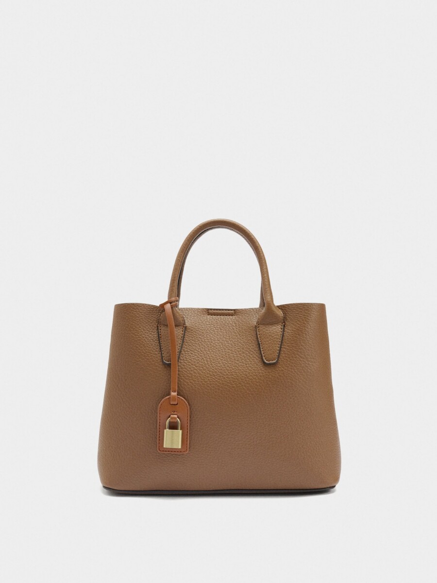 Bolso Tote Con Textura Y Colgante camel
