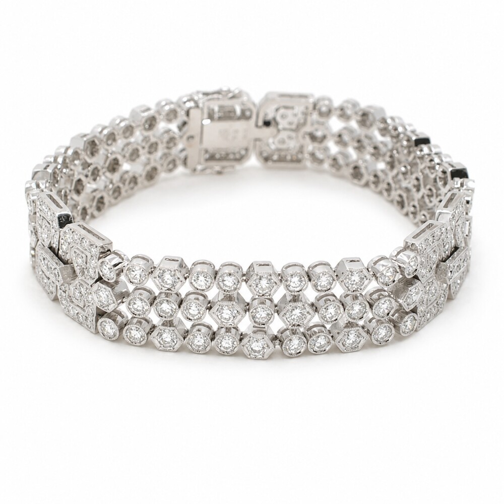 Hermosa pulsera en oro 18k y brillantes. Hermosa pulsera en oro 18k y brillantes.