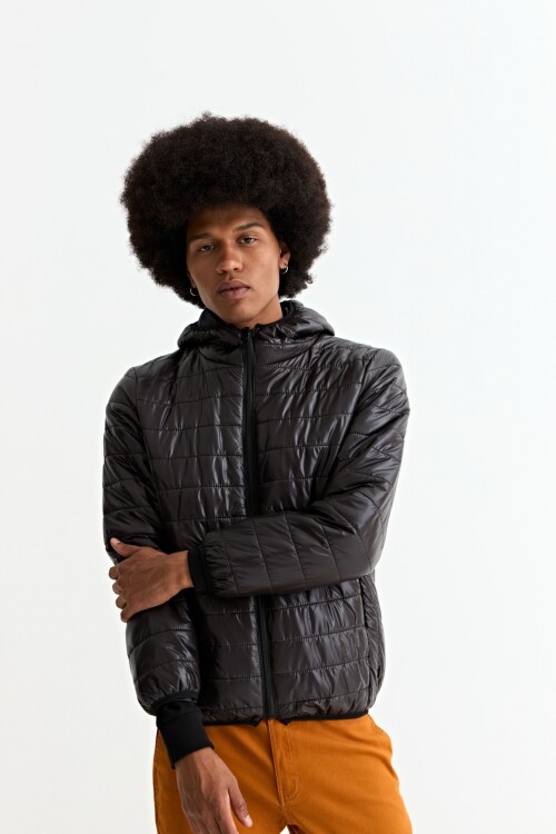 Campera puffer básica con capucha NEGRO