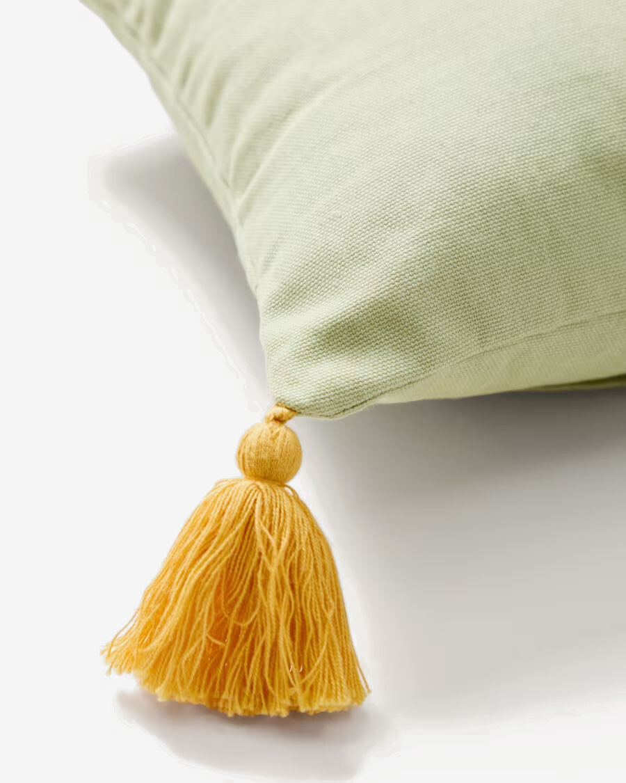 Almohadón Tandani de algodón verde de letras bordadas multicolor 30 x 50 cm Almohadón Tandani de algodón verde de letras bordadas multicolor 30 x 50 cm