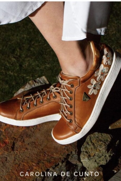 Sneakers Dasha Terra Flores pintado a mano.