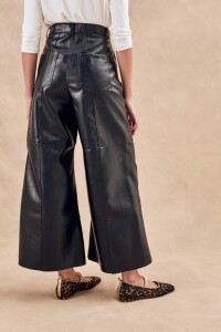 Pantalón Extra Wide Cuero Vegano Negro