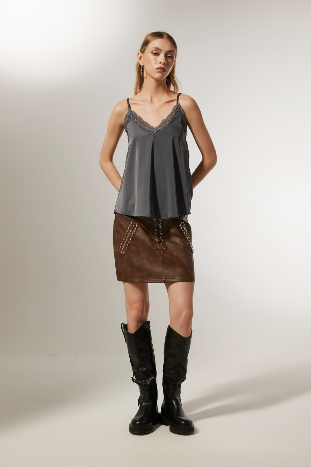 Musculosa Ispeire Gris Oscuro
