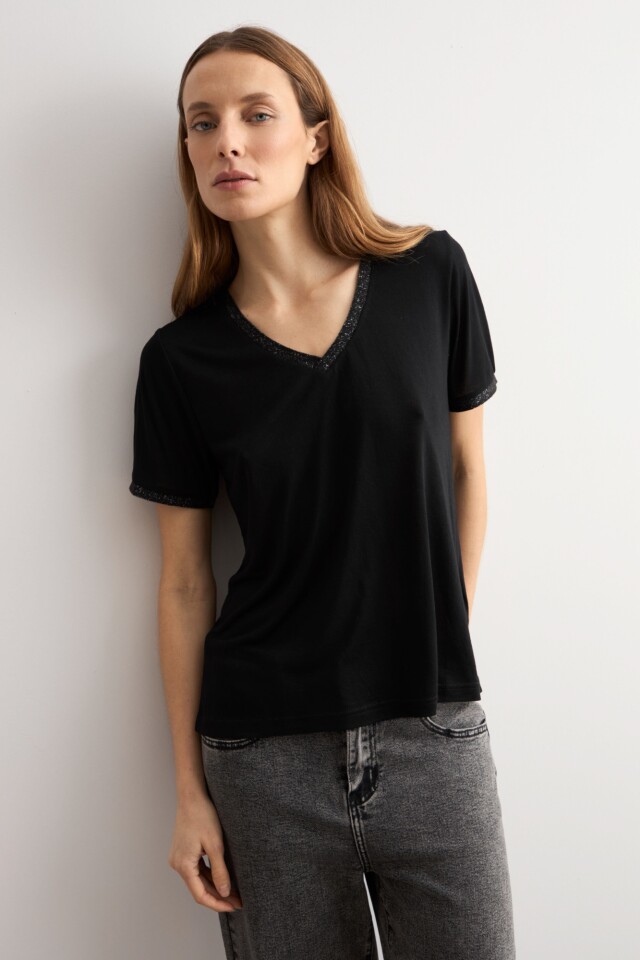 Remera detalle lurex negro