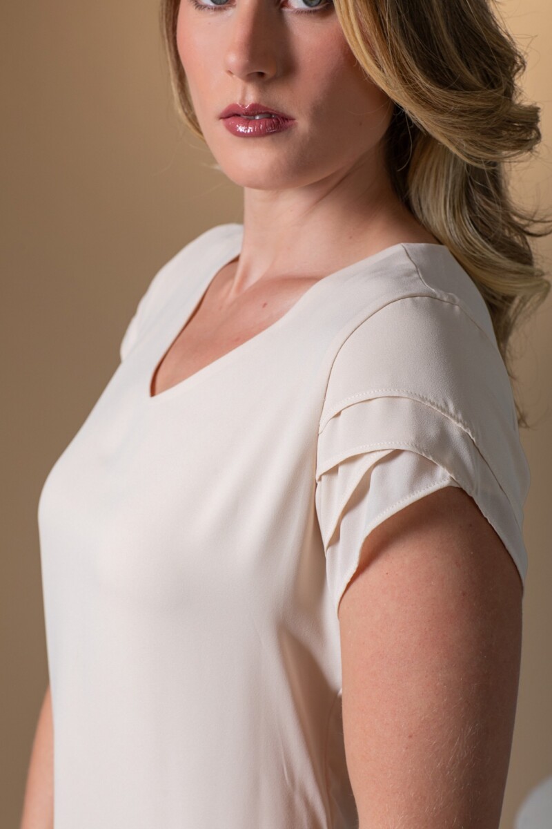 Blusa Escote V. Natural.