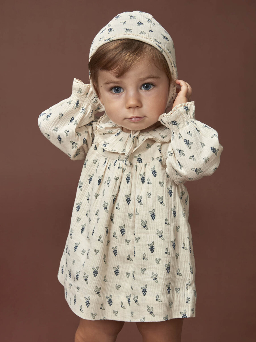 Conjunto Vestido Con Capota Y Falda De Gasa Piedra