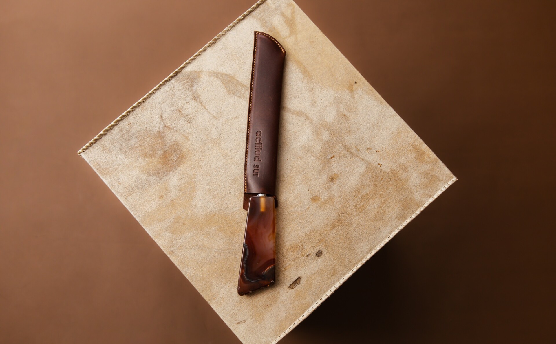Rustic Stone Bread Knife - Caramel 