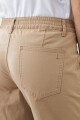 Pantalón recto con pespuntes tostado