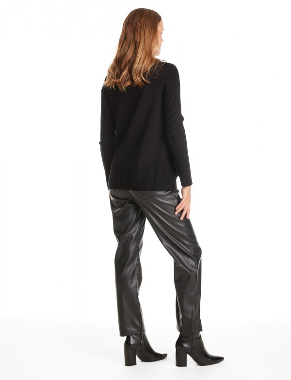 Buzo Cuello Volcado NEGRO