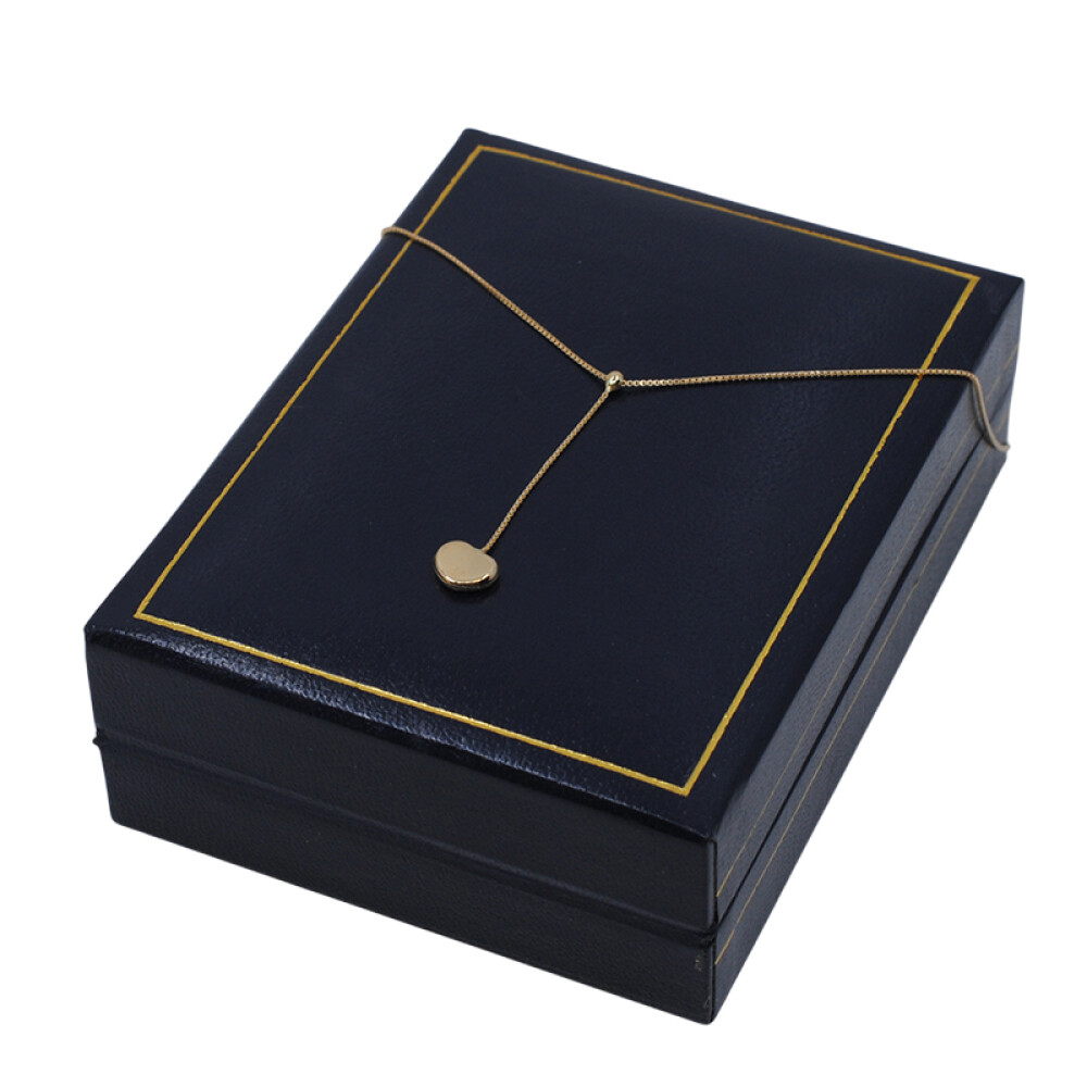 Cadena en oro 18k con dije corazon. Largo 40 cm Cadena en oro 18k con dije corazon. Largo 40 cm