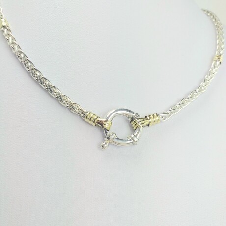 Cadena de plata 925 con detalles de doublé en oro 18ktes, sistema marinero, 50 cm. Cadena de plata 925 con detalles de doublé en oro 18ktes, sistema marinero, 50 cm.