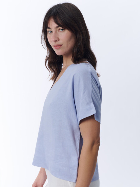 Blusa cuello en v con lino Celeste
