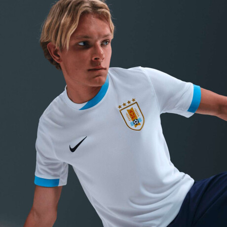 Remera Alternativa Uruguay Nike Stadium de Hombre Blanco