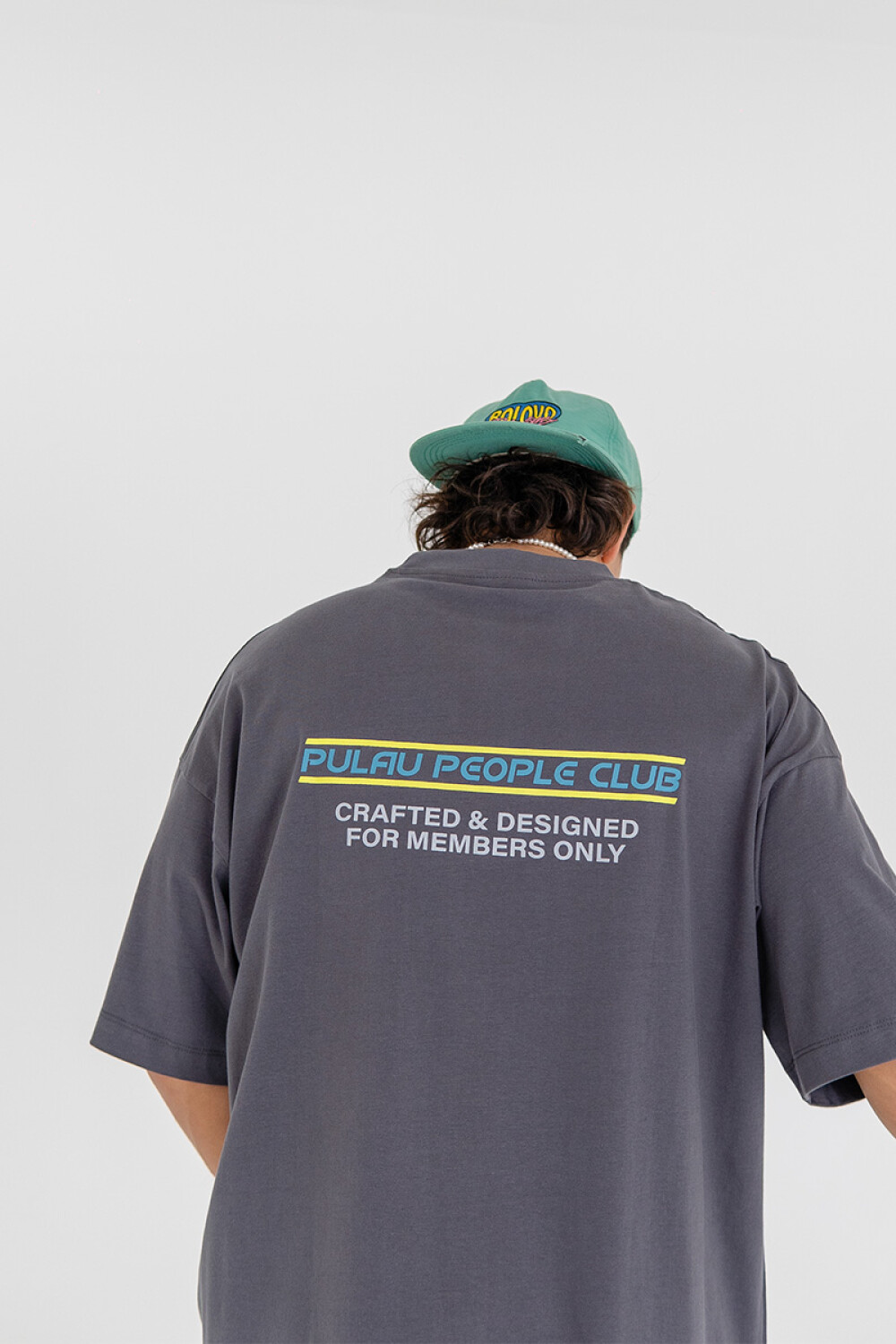 Remera Pulau People Gris