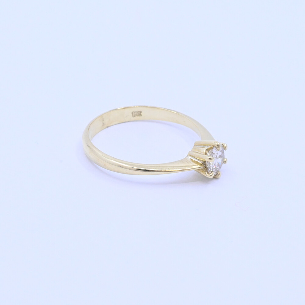 Anillo solitario oro 18k con brillante engarce 6 puntas. Anillo solitario oro 18k con brillante engarce 6 puntas.