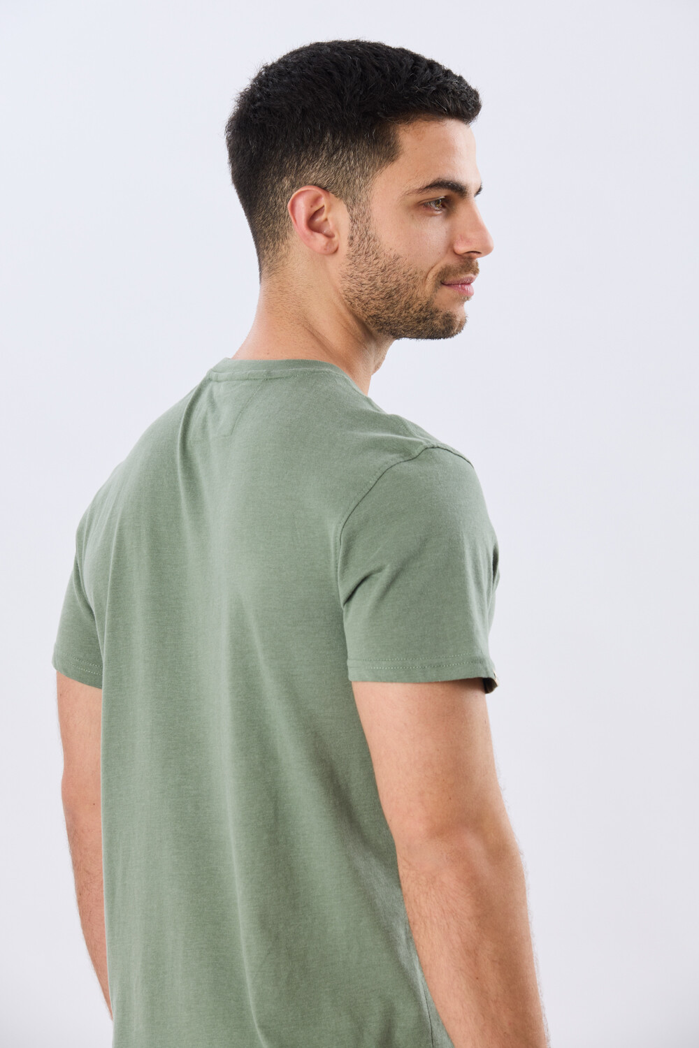 REMERA BÁSICA V DE ALGODÓN Verde