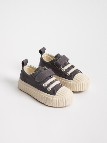 Zapatilla deportiva deportiva acordonada Gris
