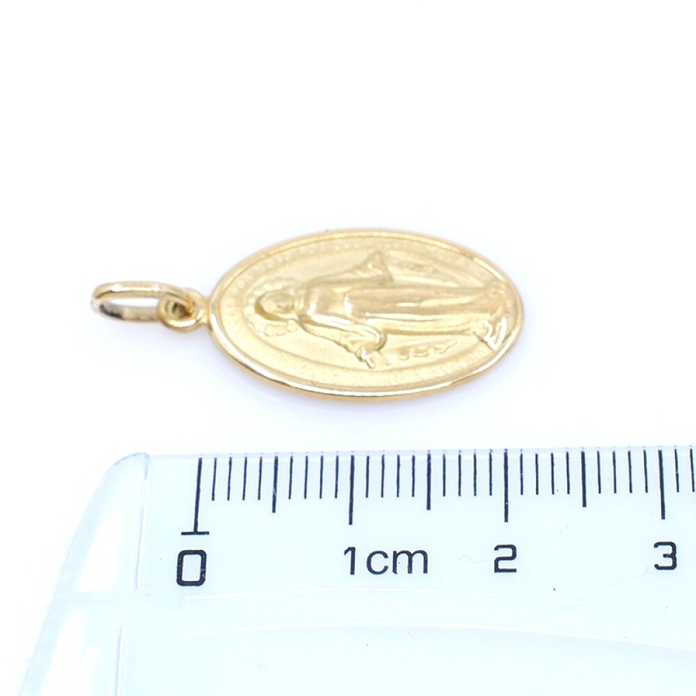 Medalla milagrosa en oeo 18k. Largo 2,1 cm, ancho 1.3 cm Medalla milagrosa en oeo 18k. Largo 2,1 cm, ancho 1.3 cm