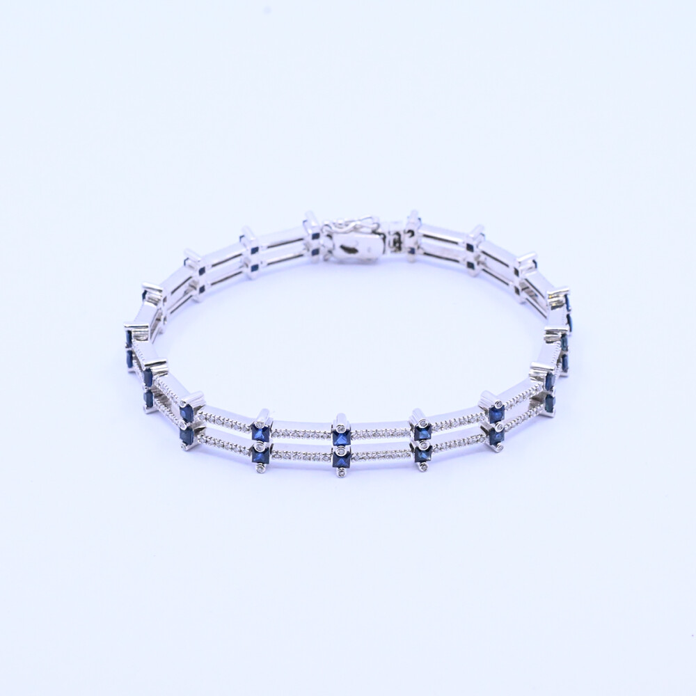 Pulsera articulada oro 18k blanco brillantes y zafiros carré. Pulsera articulada oro 18k blanco brillantes y zafiros carré.
