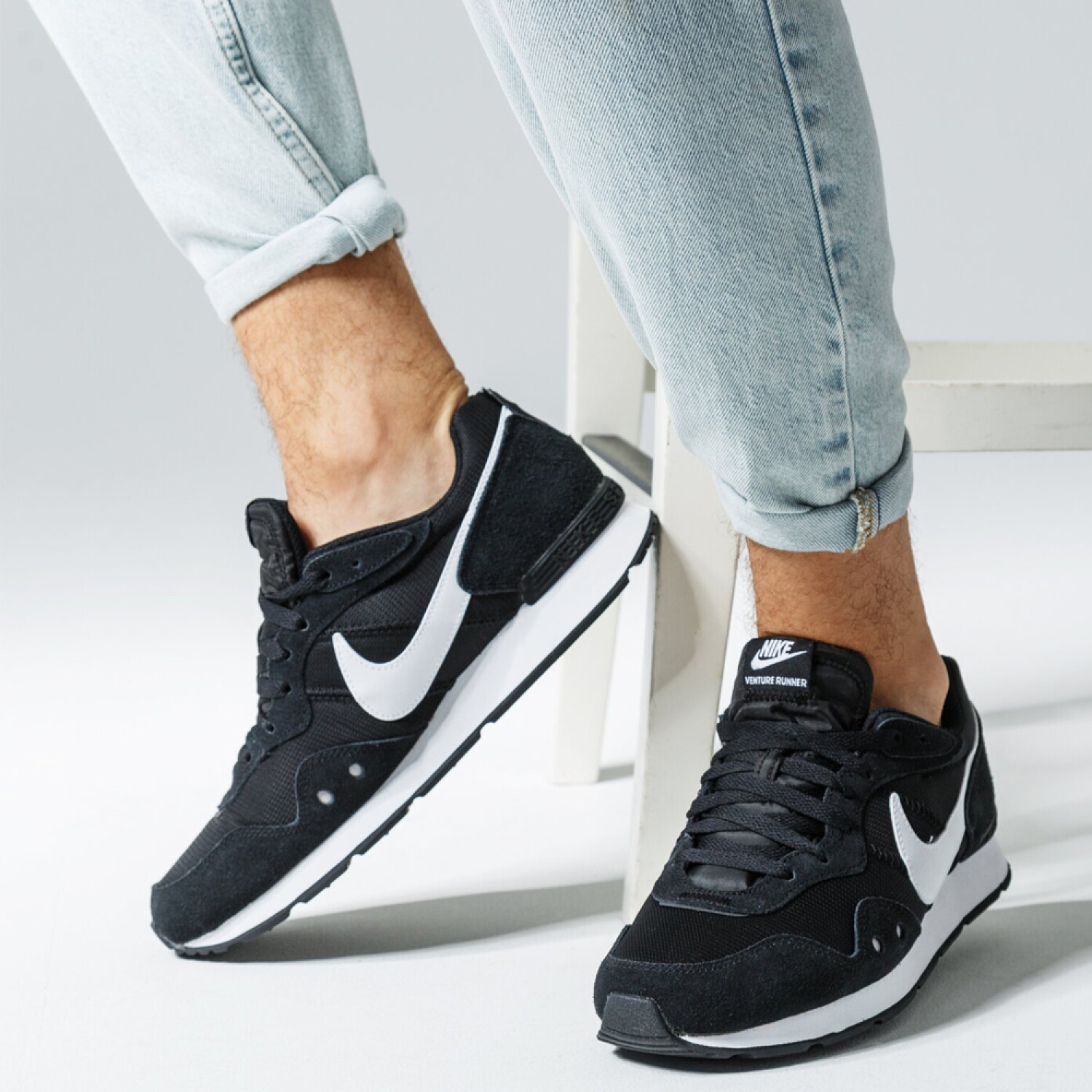 Nike Venture Runner - Black — Global Sports