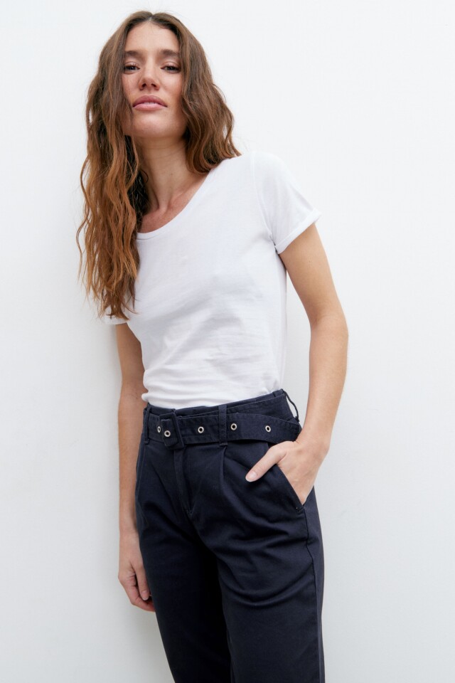 Remera escote base blanco