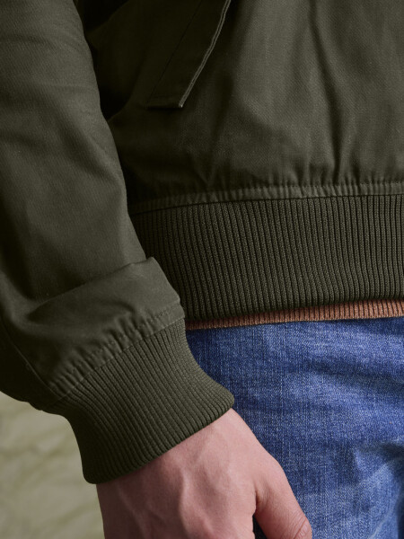 OUTWEAR TAURUS VERDE OSCURO