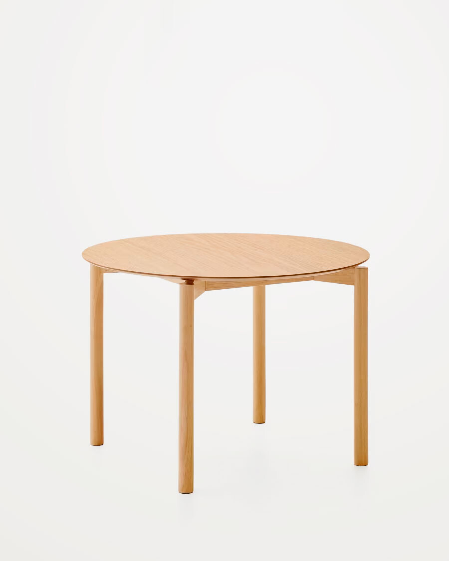 Mesa Indara redonda de chapa de fresno y madera maciza de caucho con acabado tono natural Ø110cm
