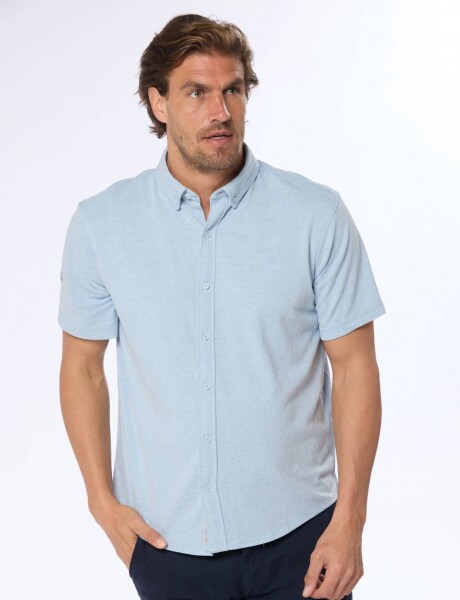 CAMISA LISA EN PIQUE Celeste