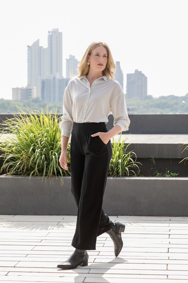 Pantalón con Pinza. Negro