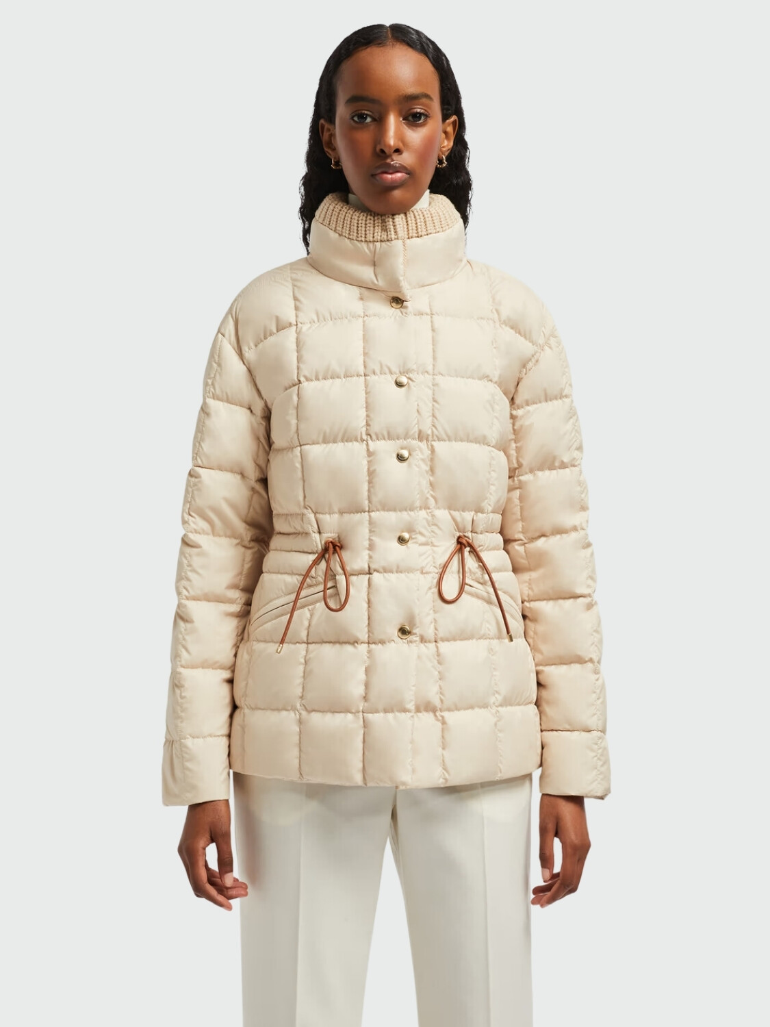 Moncler - Campera rellena de plumas con cintura ajustable, Antigone Beige
