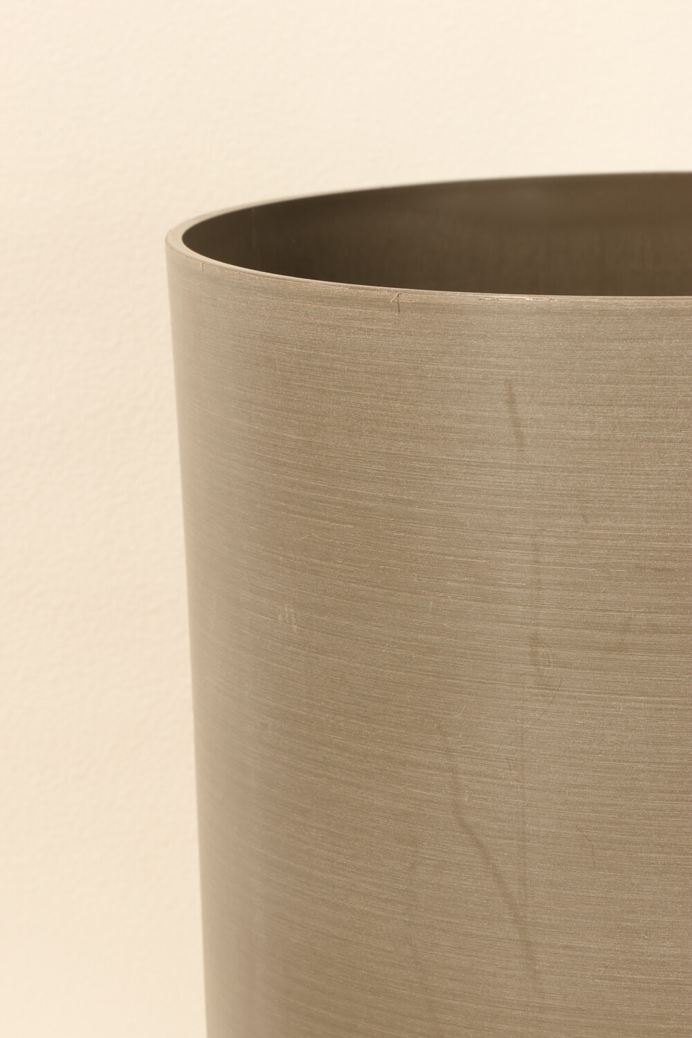 Maceta Con Pie Color Unico