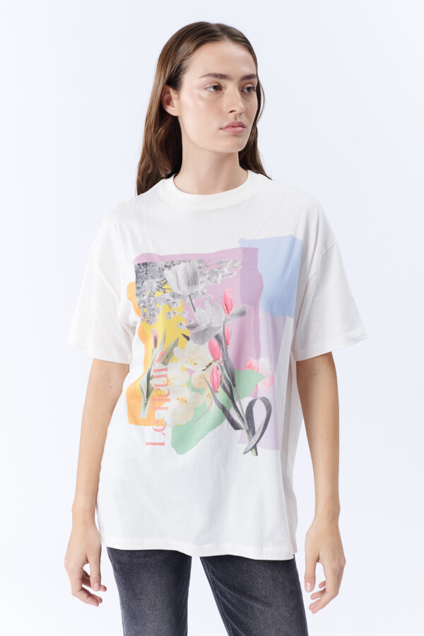 Remera manga corta oversize Estampa flores blancas