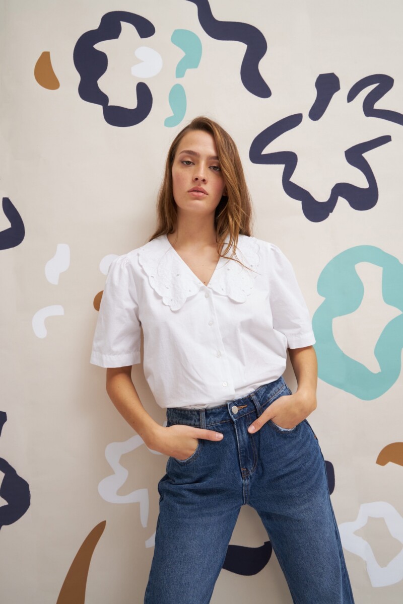 Camisa con cuello bordado blanco Lolita