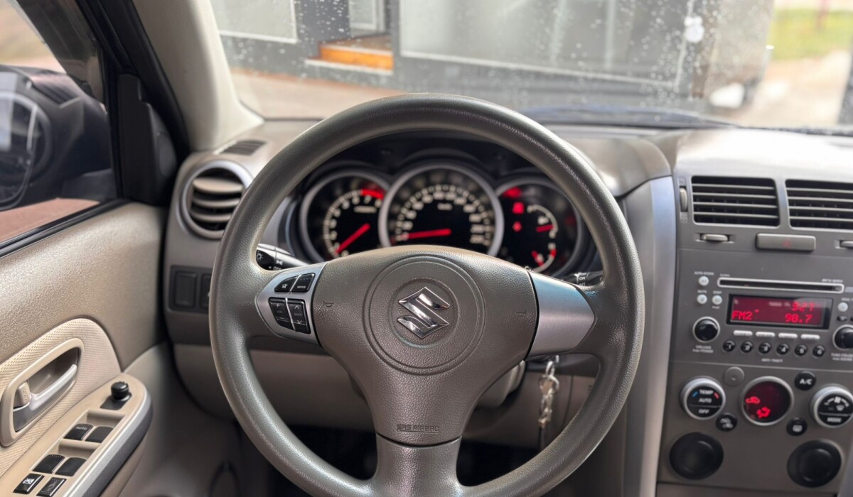 Suzuki Grand Vitara JLX - 2012 Suzuki Grand Vitara JLX - 2012