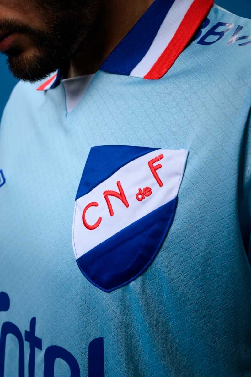 CAMISETA DE JUEGO OFICIAL 2025 AWAY 3 CELESTE CON SPONSOR UMBRO Celeste
