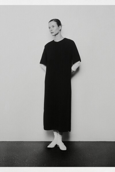 0055 COTTON DRESS CON MANGA Negro