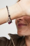 PULSERA EN ALEACIÓN DE METALES BAÑADAS EN PLATA DE LEY CON CUERO Y CRISTAL DE MURANO MORADO Pulsera