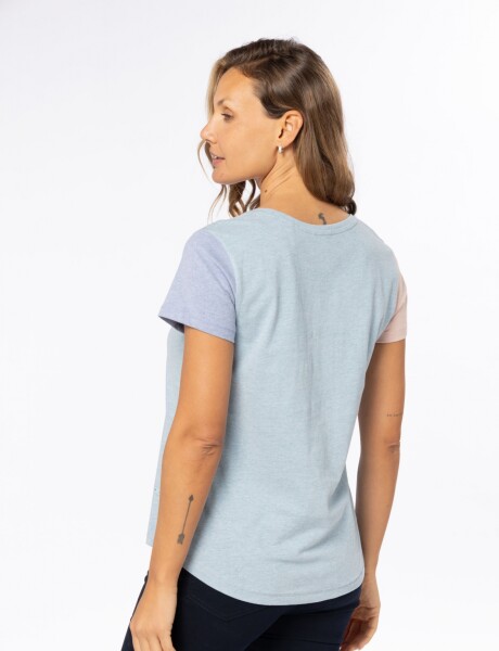 REMERA BLOQUE DE COLOR Celeste
