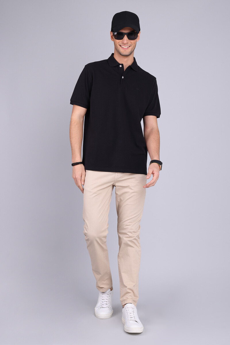 Remera con cuello Arrow NEGRO