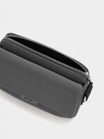 Bolso Bandolera Con Solapa Textura Suave gris
