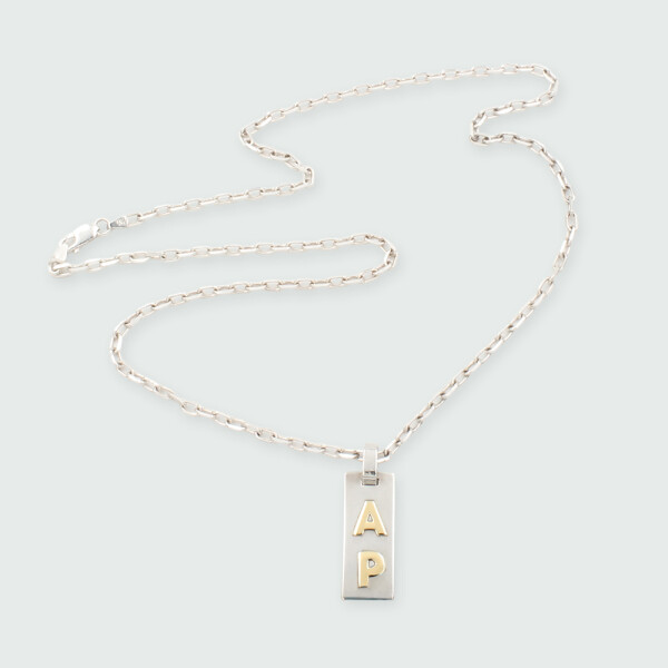 Medalla con cadena MOON de plata 925 con letras en oro 18k Medalla con cadena MOON de plata 925 con letras en oro 18k