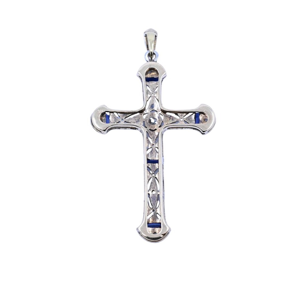 Cruz antigua oro 18 k con brillantes, zafiros sintéticos y diamantes. Cruz antigua oro 18 k con brillantes, zafiros sintéticos y diamantes.