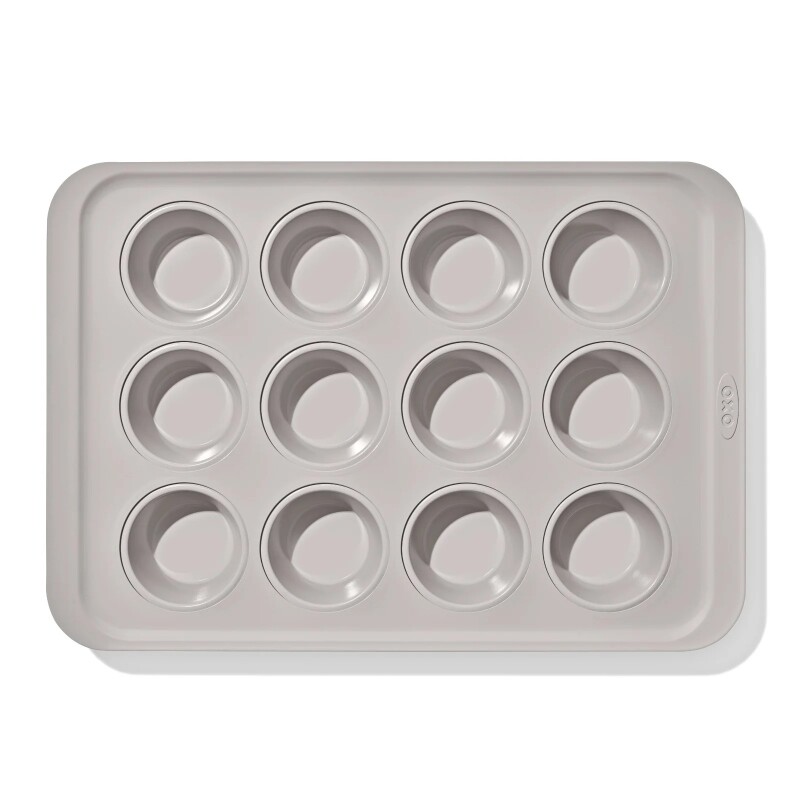 Molde para muffins de metal con revestimiento de ceramica para hornear OXO Molde para muffins de metal con revestimiento de ceramica para hornear OXO
