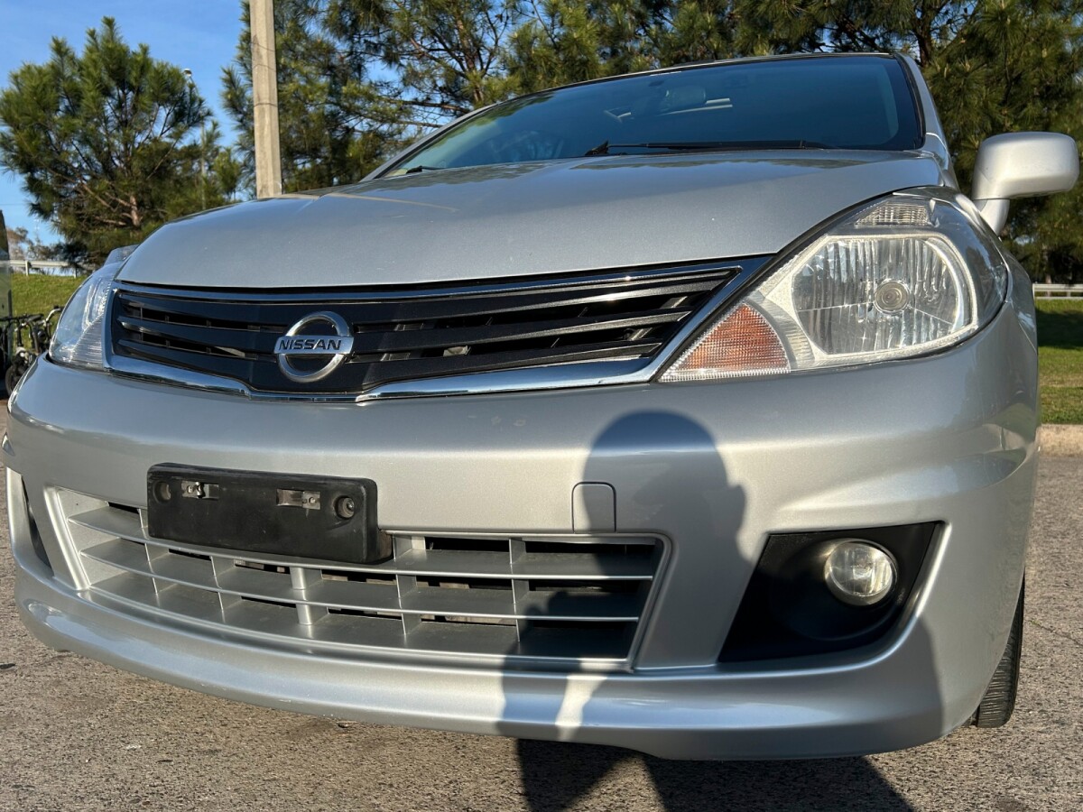 Nissan Tiida 1.8 EXCELENTE ESTADO! | Permuta / Financia Nissan Tiida 1.8 EXCELENTE ESTADO! | Permuta / Financia