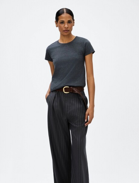 CAMISETA BÁSICA SLIM WORLD GRIS OSCURO