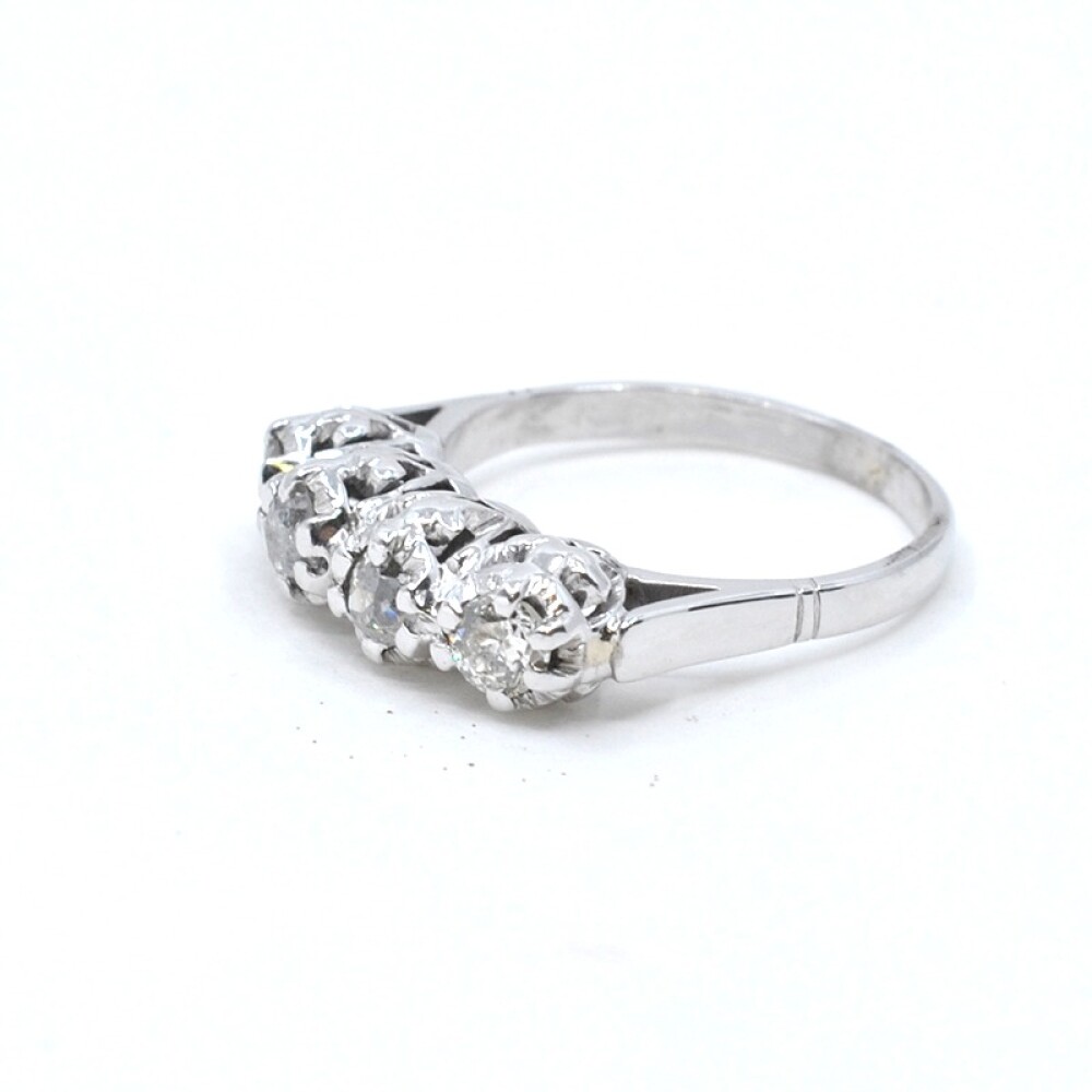 Anillo en oro blanco 18K con brillantes Anillo en oro blanco 18K con brillantes