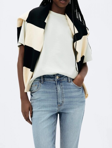 PANTALÓN DE JEAN MODELO PETIT FLARE CELESTE